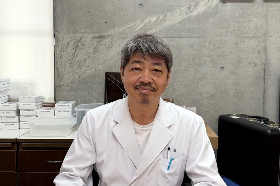 北山先生が治療内容を説明している様子